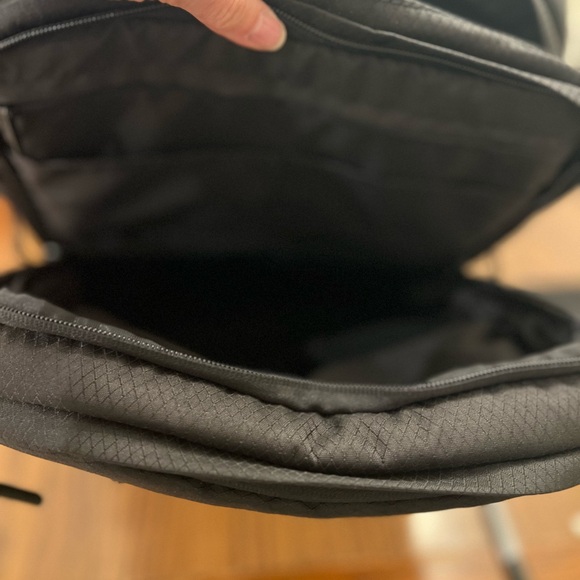 Incase Crosstown Backpack - 20L - Picture 5 of 9